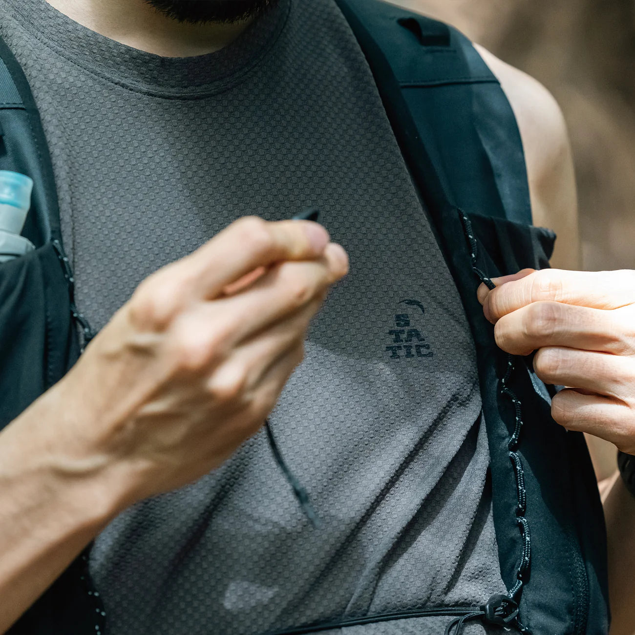 STATIC｜HIVE SLEEVELESS SHIRTS
